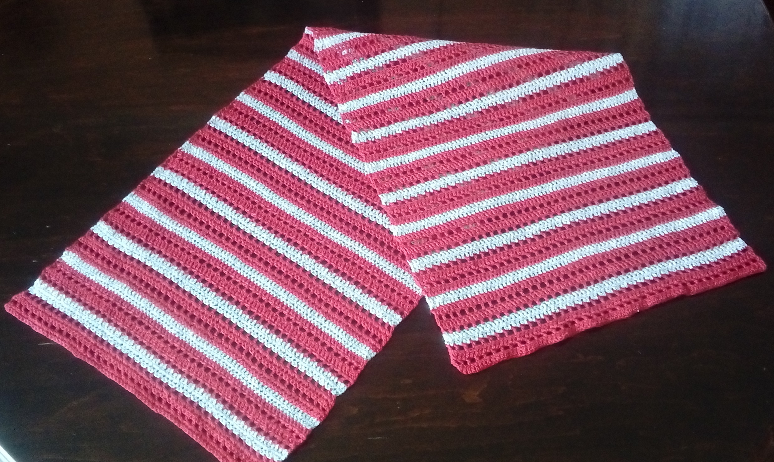 Serweta bieżnik w czerwono srebrne paski - obrazek 2