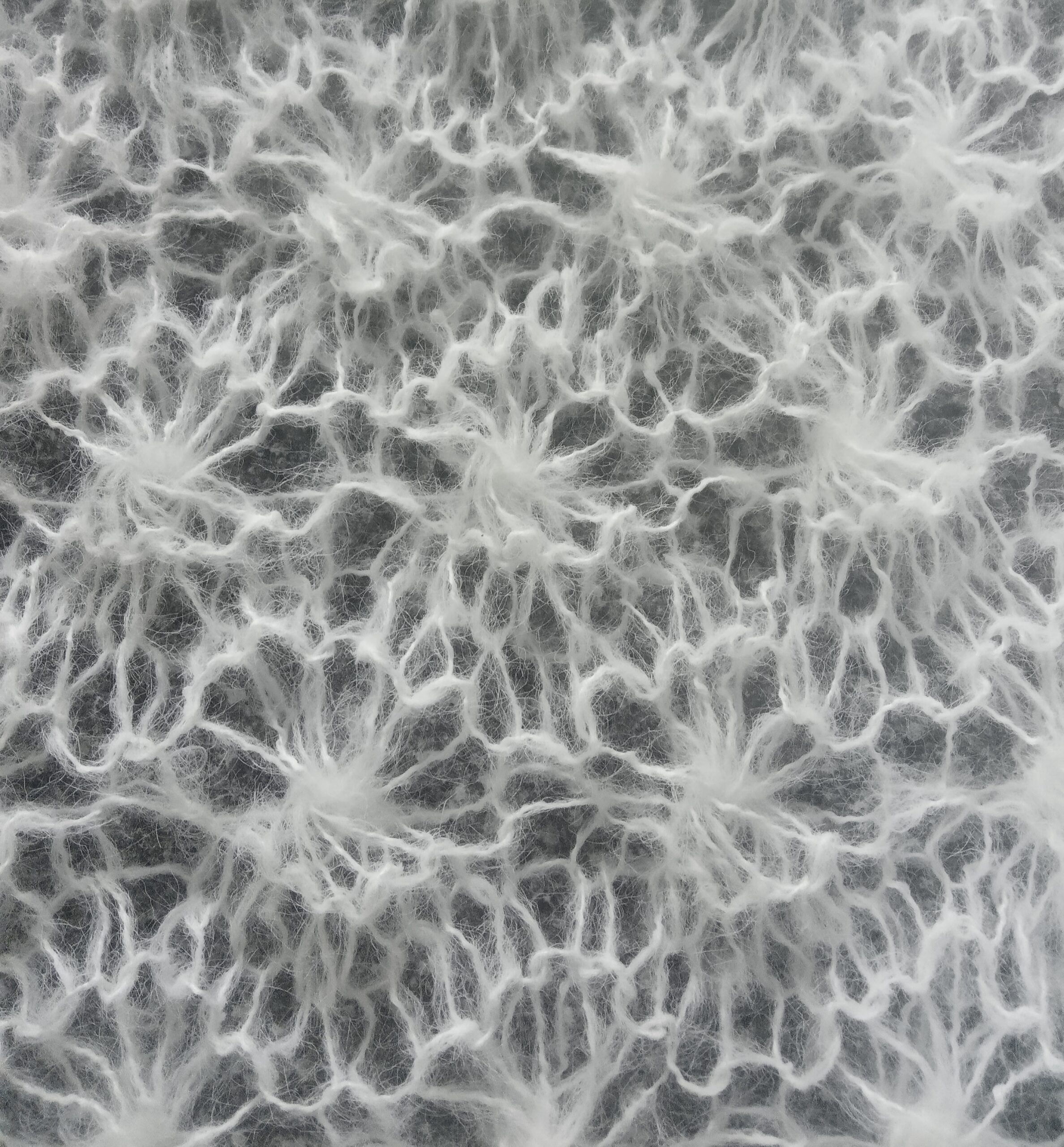 Biały szal mgiełka z alpaką - obrazek 3