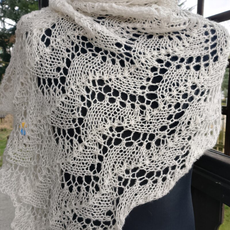 Ażurowy szal mgiełka
